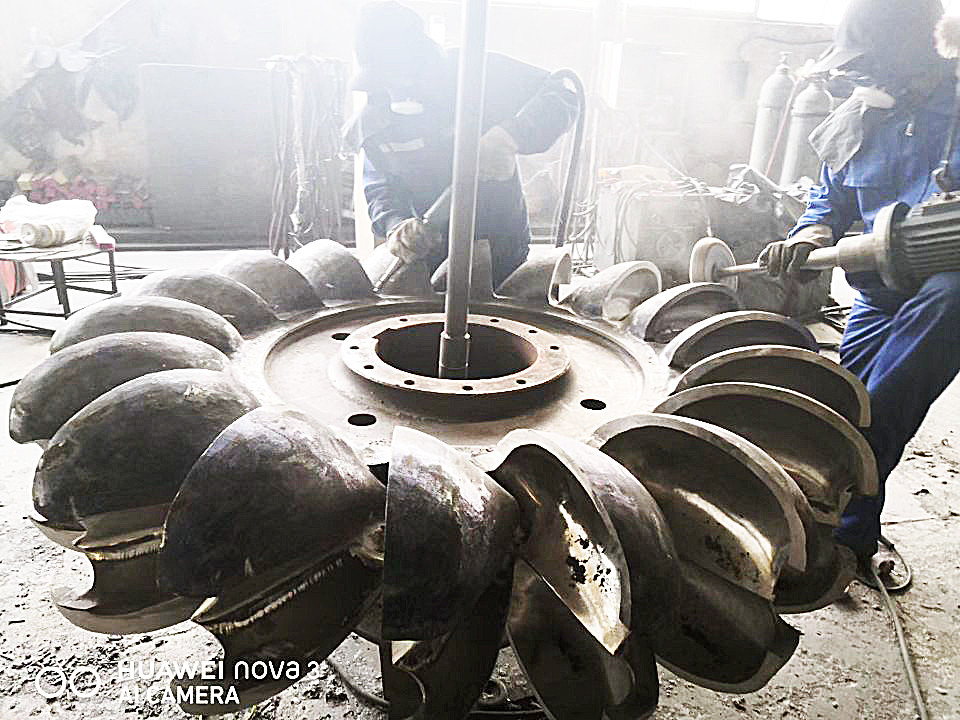 100kw-50mw Power Output Pelton Wheel Turbine Generator With Air / Oil Cooling Method