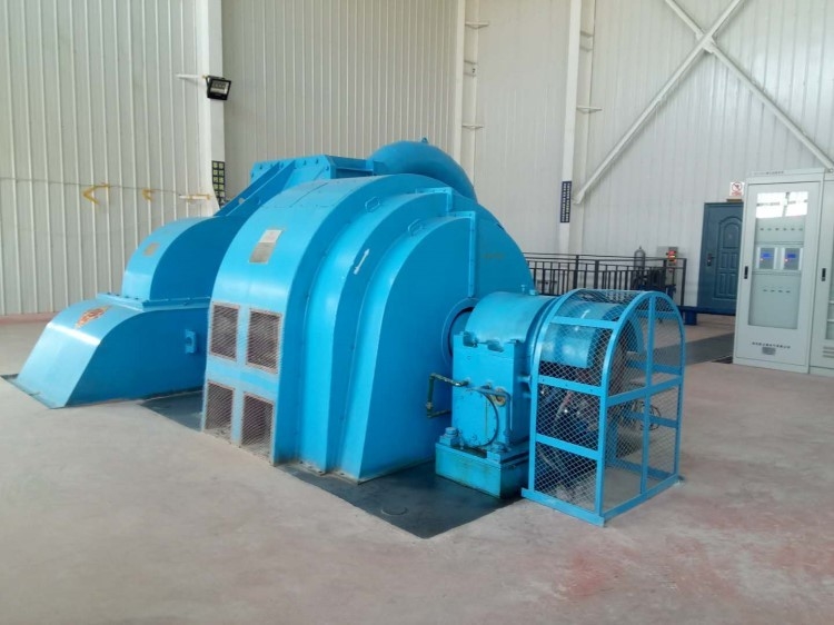 10kV Pelton Turbine Generator with 60Hz Frequency Cast Iron/Stainless Steel Construction Air/Oil Cooling
